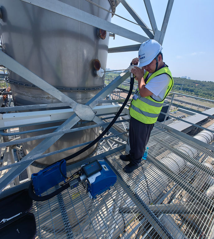 配合湖北環(huán)境監(jiān)測站進(jìn)行非甲烷總烴項(xiàng)目現(xiàn)場測試